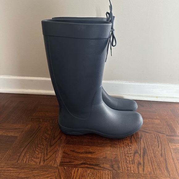 CROCS rain boots, navy blue color, size 10 W - Picture 3 of 3